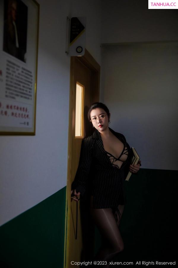 王格 王婉悠 [XiuRen]高清写真图 2023.05.30 No.6823 王婉悠Queen 丰腴美臀第4张图片